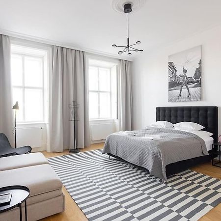Franz 24 - Typical Viennese Apartment In The Heart Of Viyana Dış mekan fotoğraf