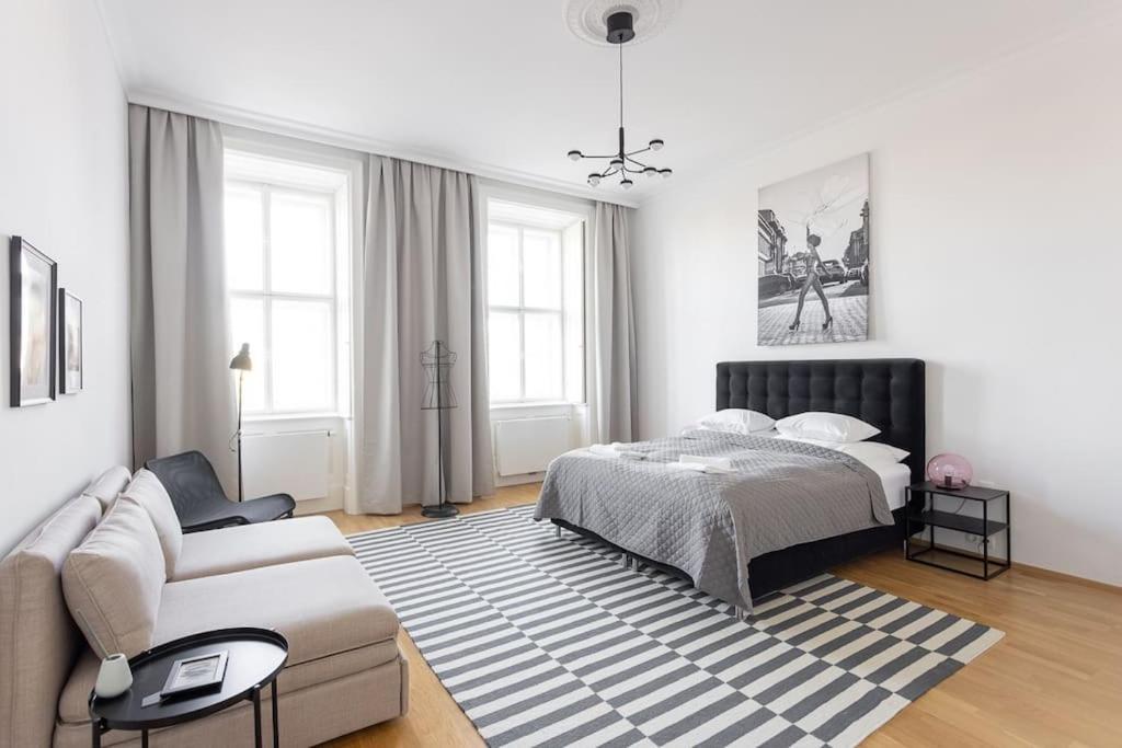 Franz 24 - Typical Viennese Apartment In The Heart Of Viyana Dış mekan fotoğraf
