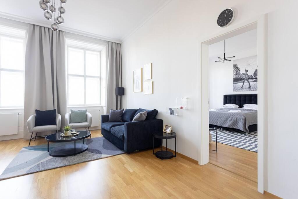 Franz 24 - Typical Viennese Apartment In The Heart Of Viyana Dış mekan fotoğraf