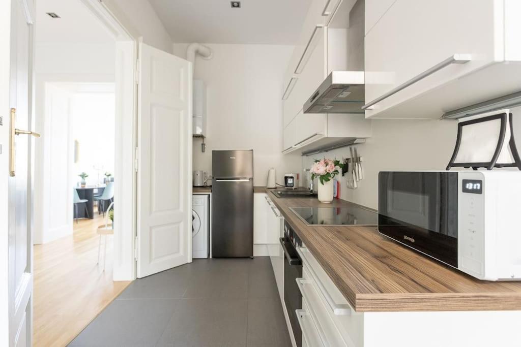 Franz 24 - Typical Viennese Apartment In The Heart Of Viyana Dış mekan fotoğraf