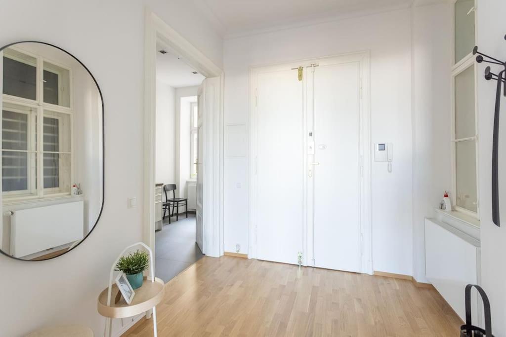 Franz 24 - Typical Viennese Apartment In The Heart Of Viyana Dış mekan fotoğraf